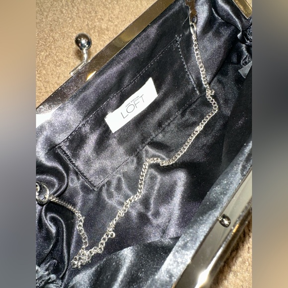 Black Sequin Snap Clutch Ann Taylor LOFT with hidden chain convertible chain ๐ค - Picture 6 of 8